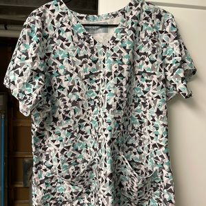 Med Couture Scrub top size XL